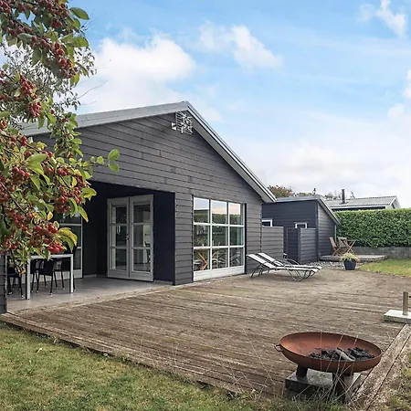 4 Star In Karrebaeksminde Eno By