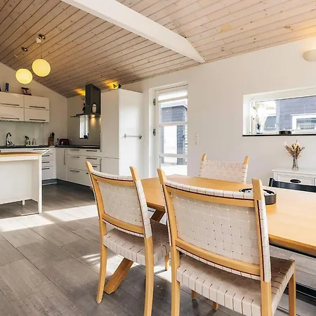 4 Star In Karrebaeksminde Feriehus