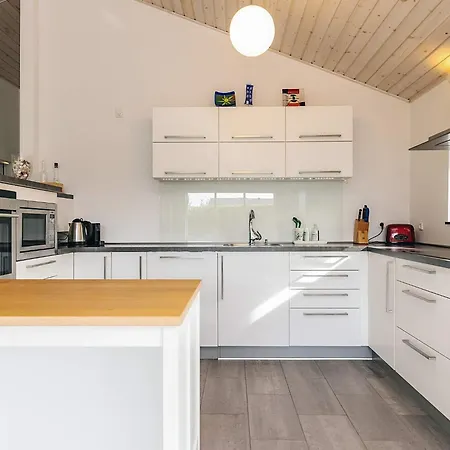 4 Star In Karrebaeksminde Eno By
