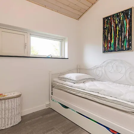 4 Star In Karrebaeksminde * Eno By