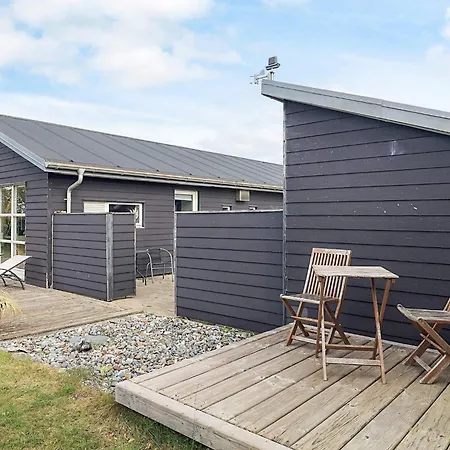 4 Star In Karrebaeksminde * Eno By